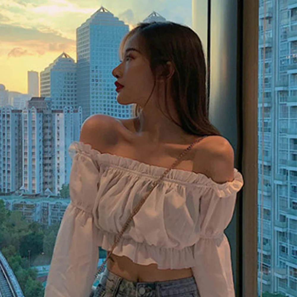 Lisa – Off-the-Shoulder Blouse with Ruffles