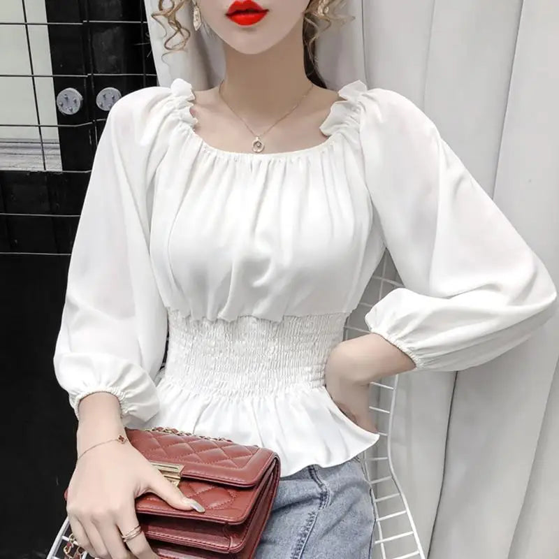 Virginia - Elegant off-shoulder blouse with ruffles